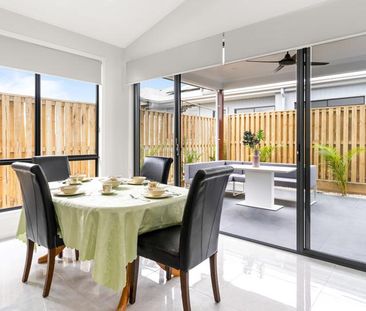 LUXURIOUS 4 BEDROOM HOME IN THE SEQUANA ESTATE! - Photo 2