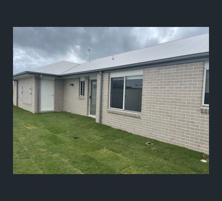 17 Violet Ave, Kawungan, Qld 4655 - Photo 4
