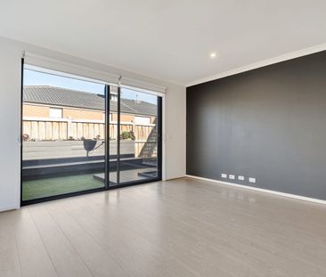 3 bedroom, Low Maintenance Family Home! - Photo 3