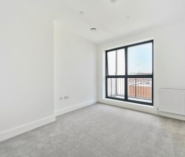 3 bedroom flat to rent - Photo 4