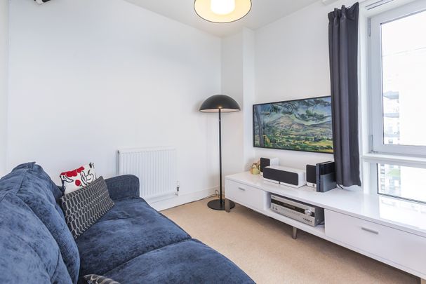 2 Bed Flat, East Ferry Road, E14 - Photo 1