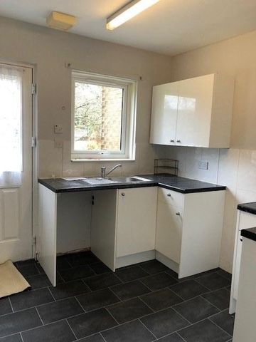 2 bedroom semi-detached bungalow to rent - Photo 4