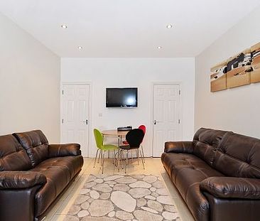 4 bedroom terraced house to rent - Photo 2