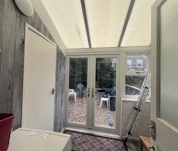 3 bedroom private hall to rent - Photo 5