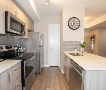 550 North Service Rd, Grimsby (1102) - 1 Bed + Den Condo with Lake ... - Photo 2