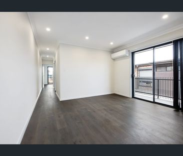 Stylish Two-Bedroom Apartment in a Secure Building - Photo 3