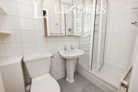 4 bedroom house to rent Magnaville Road, Bishop's Stortford, CM23 - Photo 5