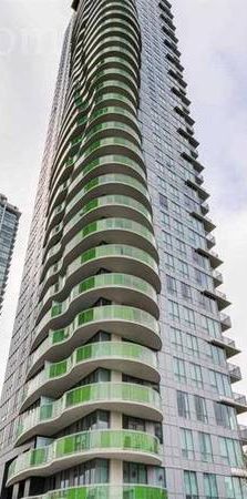 Hi-Rise CONDO Metrotown 2bed 2 bath for rent - Photo 1