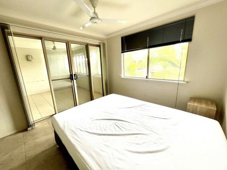 Furnished 2 Bed, 2 Bath Apartment in Resort-Style Complex - Photo 2