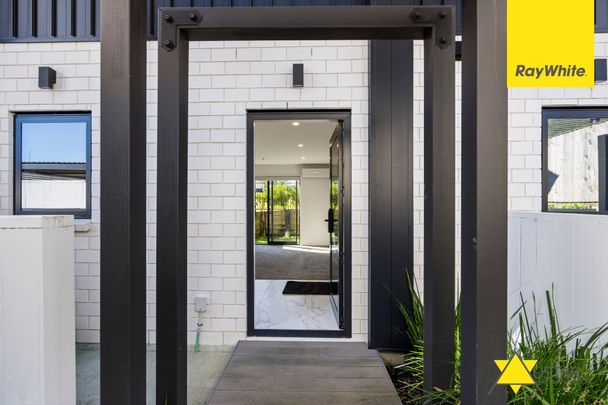 Spacious One-Bedroom with Courtyard & Storage - Photo 1