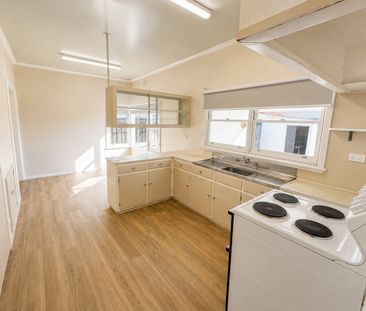 3 BEDROOM HOME IN PRIME LOCATON - Photo 4