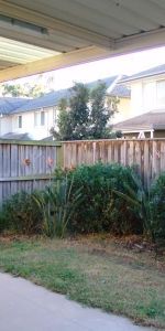 Modern 3-Bedroom Townhouse in Sought-After Mornington Estate - Photo 4