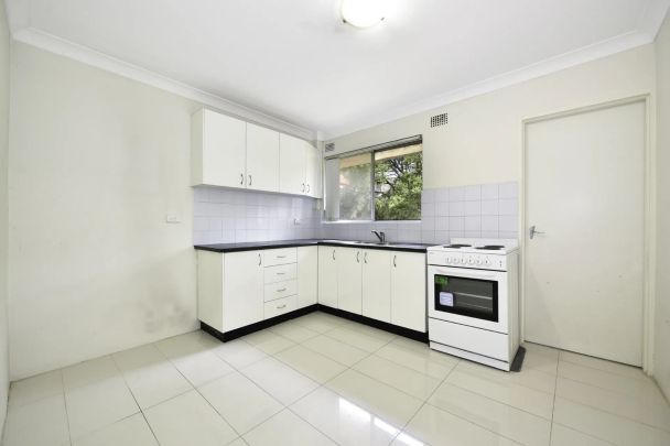 2/33 Henley Road, - Photo 1