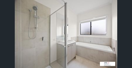 Spacious 4-Bedroom Family Home in Prime Berwick Location - Photo 2