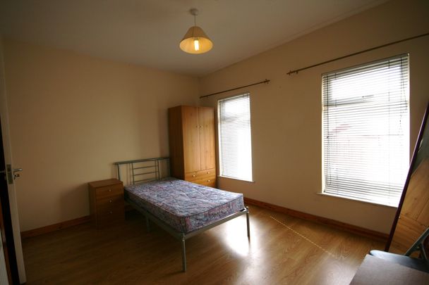 20 Donegall Avenue, Belfast, BT12 6LX - Photo 1