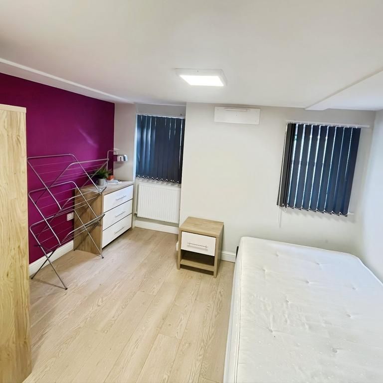 1 bedroom in a house share to rent - Photo 1