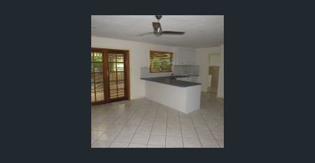 GREAT 4 BEDROOM FAMILY HOME NEXT TO RESERVE- Small pet negotiable - Photo 5