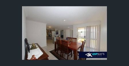 4 BEDROOM BRICK HOME!! - Photo 3