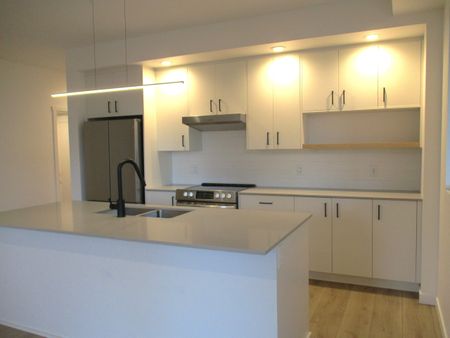 2bed 2bath Condo; Cawston – Available Now - Photo 5