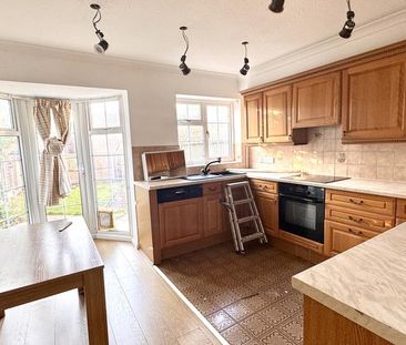 3 bedroom semi-detached house to rent - Photo 2