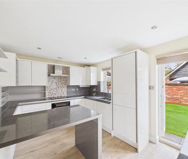 2 bedroom end of terrace house to rent - Photo 4