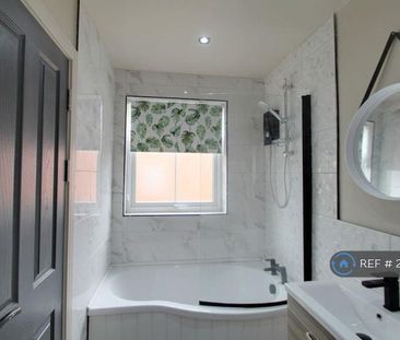 1 bedroom in a flat share to rent - Photo 6