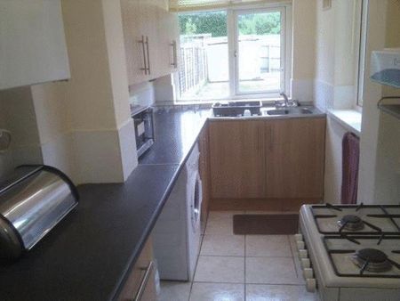 3 bedroom semi-detached house to rent - Photo 2