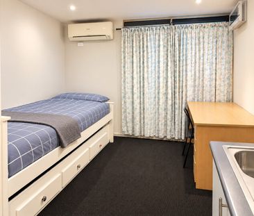 Fully Furnished Studio – Walk to Victoria University - Photo 1