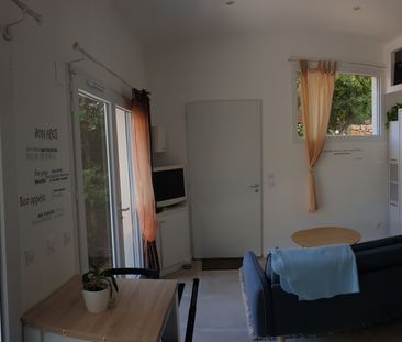 STUDIO et grande TERRASSE - Photo 2