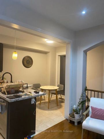 Condo Townhouse For Lease | W9234391 - Photo 5