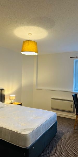 Room in a Shared Flat, Glasgow, G3 - Photo 1