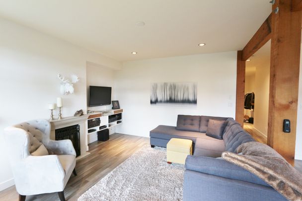 Gorgeous mountain and Water views from this Stunning Britannia Beach home! - Photo 1