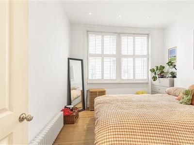 Vicarage Crescent, SW11 - Photo 3