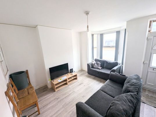 Room in a Shared House, Castle Boulevard, NG7 - Photo 1