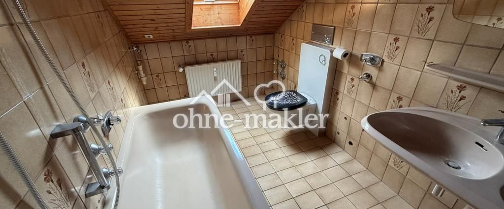 Schöne Dachgeschoss Wohnung in Glattbach (Aschaffenburg) - Photo 1