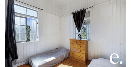 Charming Queenslander on Large 736m² Block - Quiet Street Living - Photo 4