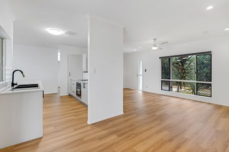 SPACIOUS FAMILY HOME IN SOUGHT AFTER EDMONTON! - Photo 5