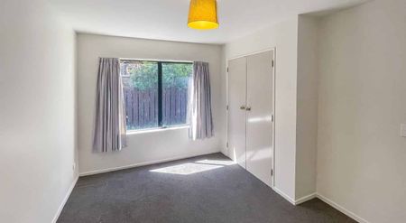 PETONE LIVING - Photo 2