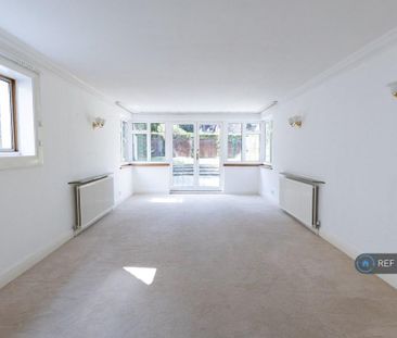 4 bedroom semi-detached house to rent - Photo 4