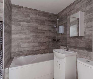 The Lawns, Bath Road, Colnnbrook, SL3 - Photo 4