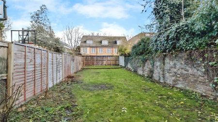 3 bedroom ground floor flat to rent - Photo 3