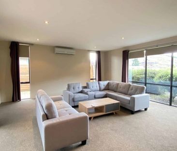 Stand tall above the rest - Photo 2