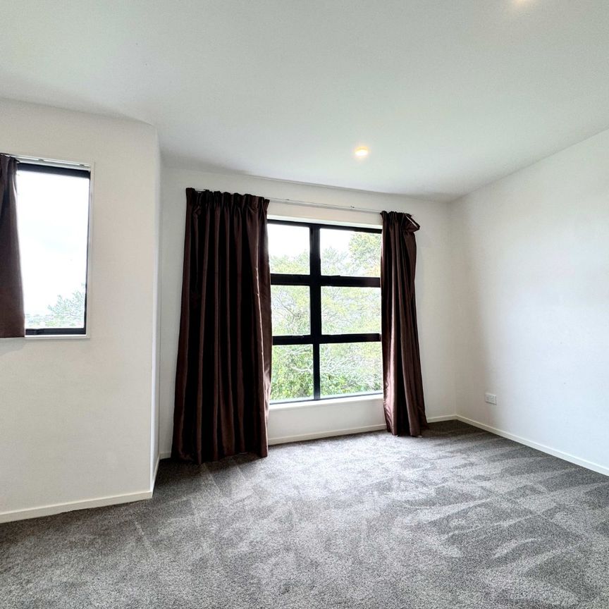 Executive Townhouse with Modern Design and Great Location - Photo 1