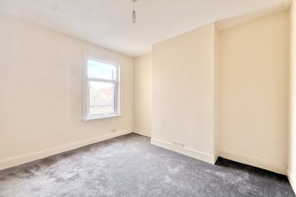 1 bed Flat Stromness Road, SS2 - Photo 1