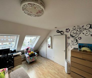 Moderne und helle 3 Zimmer-Maisonettewohnung mit Dachterrasse in schöner Wohnlage! - Photo 3