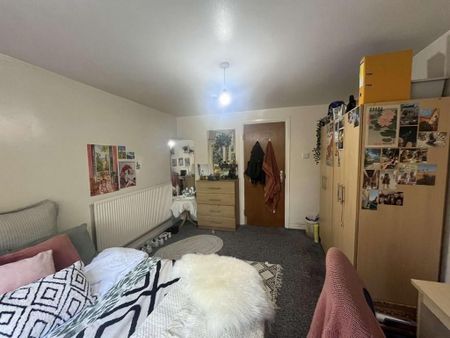 9 bedroom house to rent - Photo 4