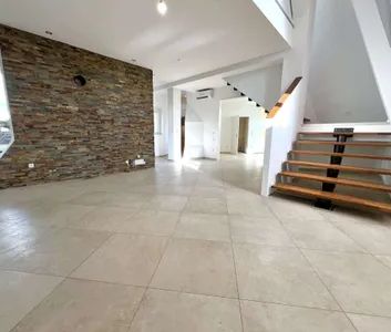 Hier bleiben keine Wünsche offen - Exklusive Maisonette mit 44m² Terrasse nahe Naschmarkt zu mieten! - Photo 2