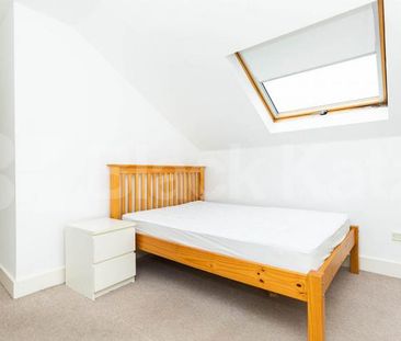 Top floor 3 bedroom in Hackney close to Hackney Downs Park - Photo 3