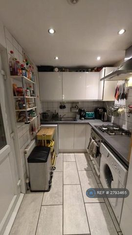 1 bedroom in a house share to rent - Photo 5