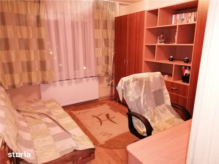 Apartament 3 Camere Decomandat cu Centrala zona Olimpia - Photo 2